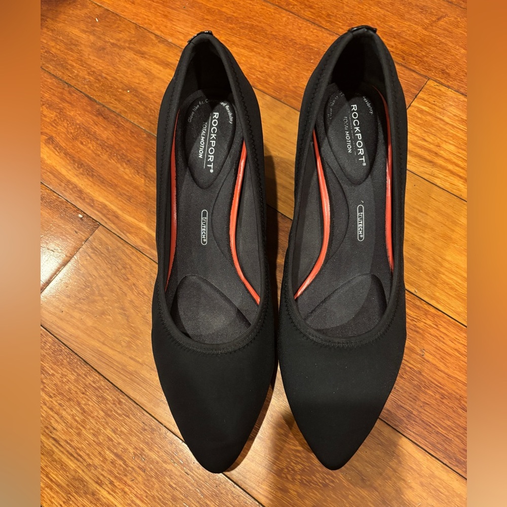 Rockport Women’s Black Pointed Toe heels Total Motion